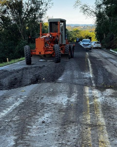 🚧 TRABALHOS PARA LIBERAÇÃO DO TRECHO NA BR-116 CONTÍNUA